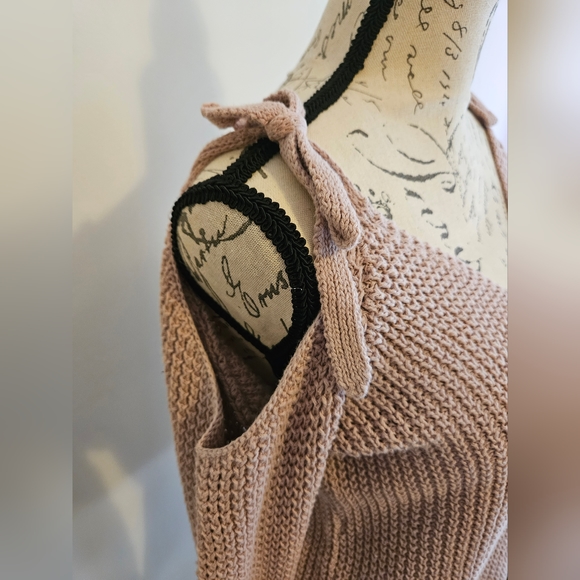 Ivy & Main, Small, Sweater pink, split w/tied shoulders, very nice - Picture 4 of 7